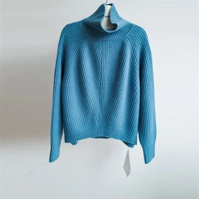 Cable Pullover Sviiter
